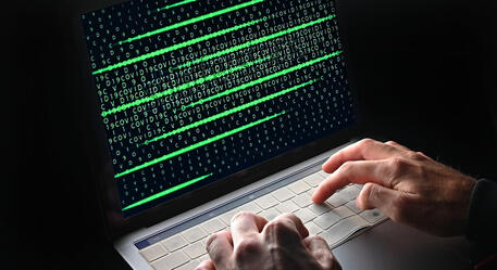 Hakerat sulmojnë disa nga shtetet e fuqishme të botës, dhjetëra sisteme dalin zbuluar