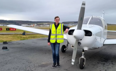 Njihuni me 17-vjeçarin që mund të drejtojë një avion, por s’ka ende patentë makine