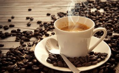 Kur duhet konsumuar kafja e mëngjesit?