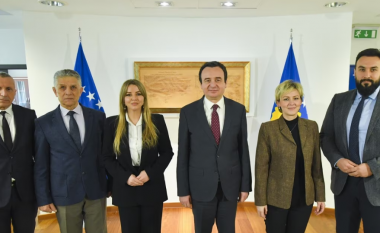 Kurti diskuton propozimin e BE-së me përfaqësuesit e shqiptarëve dhe boshnjakëve në Serbi