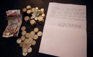 Rrëqeth 9-vjeçari, dhuron kursimet e tij për të prekurit nga tërmeti në Turqi: S’ka problem nëse nuk blej çokollata