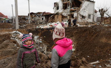 Mbajtja e fëmijëve ukrainas në kampet ruse, “mund të jetë krim lufte”