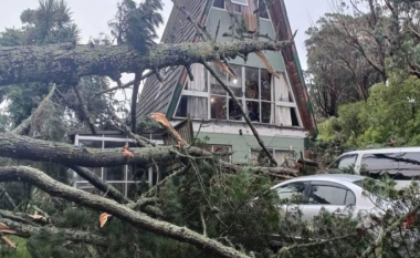 Ciklon vdekjeprurës, 11 të vdekur dhe mbi 60 familje pa energji elektrike në Zelandën e Re