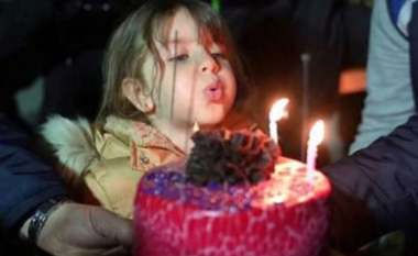 Shpresë për jetë/ I shpëtoi tërmetit shkatërrues në Turqi, 5-vjeçarja feston ditëlindjen