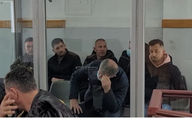 Merrnin ryshfet nga pasagjerët me probleme, lihen në burg 6 policët e portit të Durrësit