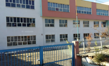 Nxënëset dhunuan bashkëmoshataren e tyre në Tiranë, reagon shkolla “Kongresi i Manastirit”: Sherri nuk ndodhi në ambientet e shkollës