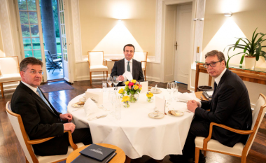 Sot zhvillohet takimi i shumëpritur, Kurti dhe Vuçiç takohen në Bruksel