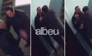 Polici dhunon qytetarin në Pogradec, dalin pamjet e rënda: E kap për fyti, e gjuan dhe e shan (VIDEO)
