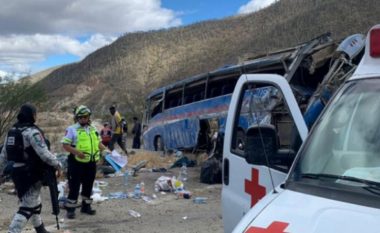 Përmbyset autobusi me emigrantë, 17 të vdekur