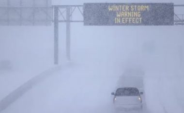 Moti i keq, stuhia e dëborës bllokon disa qytete në SHBA