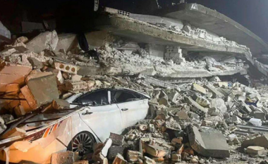 VIDEO/ Tërmetet shkatërruese në Turqi, ndihma e parë vjen nga Azerbajxhani, mbërrin ushtria