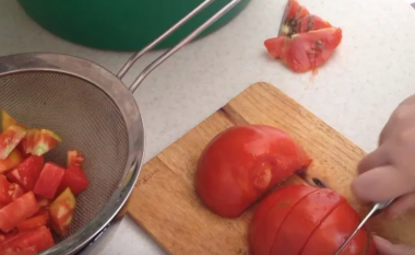 Nëse vuani nga këto 4 probleme shëndetësore, kujdes kur konsumoni domatet, po i bëni shumë dëm vetes