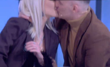 VIDEO/ Bledi Mane “tradhton” Nitën, pasi u martuan në “Big Brother” puthet me Ina Kollçakun