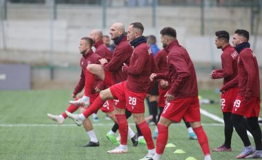 “Dhimbje koke” për trajnerin Kolela, dëmtohet kapiteni i Partizanit, ja sa javë do të mungojë