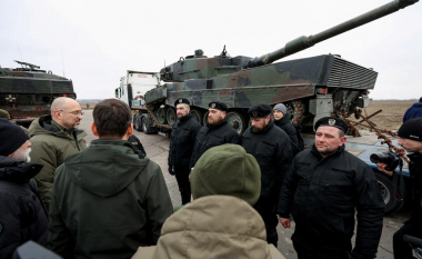 Tanket e para Leopard 2 mbërrijnë në Ukrainë (FOTO LAJM)