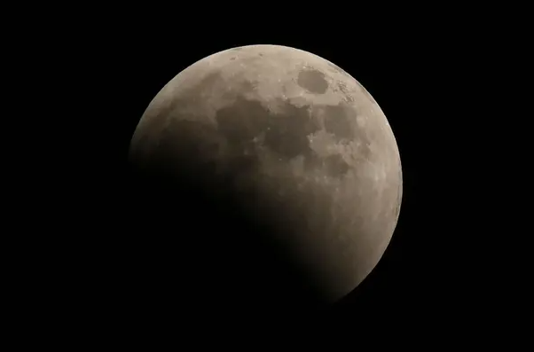 “Minimi i Hënës”, studiuesit gjejnë zgjidhje “fantastiko-shkencore” për krizën klimatike