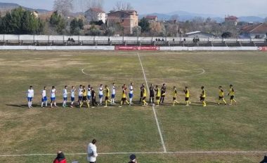 20 minuta sherr masiv në futbollin shqiptar, arbitri ndërpret ndeshjen