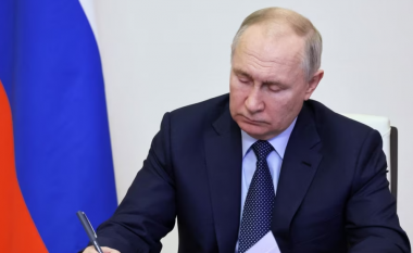 “Satan dhe xhuxh…”, plas në Moskë, miqtë e Putinit e fyejnë pas shpine
