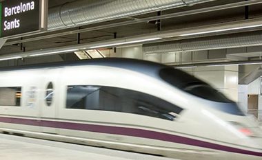 Plas skandali në Spanjë, qindra miliona euro për trena që nuk hyjnë dot në tunele