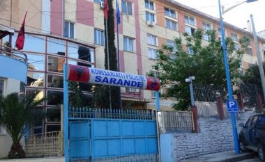 I vodhën emigrantit 400 euro dhe një celular, arrest shtëpie për dy policët Dorian Sulo dhe Ronald Xhaferi në Sarandë