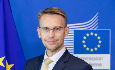 Zëdhënësi i BE: Liderët e Kosovës dhe Serbisë miratuan propozimin evropian