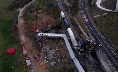 Albeu: Përplasja e trenave në Greqi, dëshmitë rrëqethëse: Po gjenim njerëz të vdekur në fusha, në vagonët e parë s’kishte të gjallë