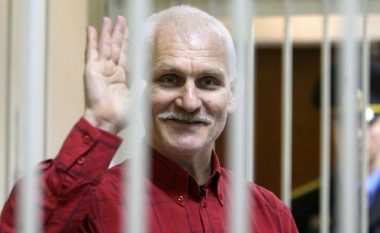 Bjellorusia dënon me 10 vjet burg fituesin e Çmimit Nobel për Paqen