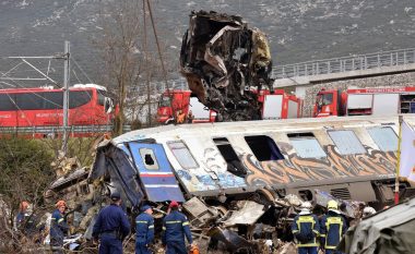 Alarm për bombë në vendin e aksidentit të trenave në Greqi