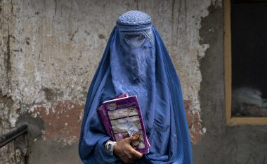Ndalimi i shkollimit i vajzave dhe grave afgane, diskriminim brutal