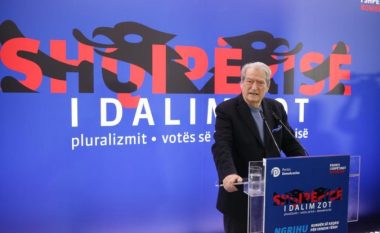 “Kurrë nuk do mbështes oligarkët në kurriz të qytetarëve”, Berisha në Belsh: Po na ikin të rinjtë nga vendi, të largojmë qeverinë