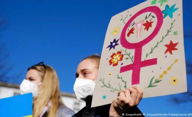 Gratë paguhen 18% më pak se burrat në Gjermani