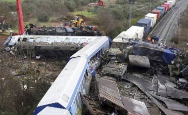 Tragjedia në Greqi, në të njëjtën ditë mjeshtri i stacionit dyshohet se drejtoi në linjën e gabuar një tren tjetër