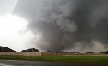 Tornado të fuqishme godasin SHBA, 23 të vdekur dhe dhjetëra të plagosur