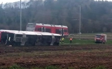 Dy trena dalin nga shinat në Zvicër, raportohet për disa të lënduar