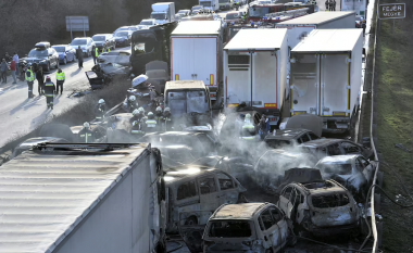 Dhjetëra automjete përfshihen në një aksident në Hungari, 36 persona të plagosur