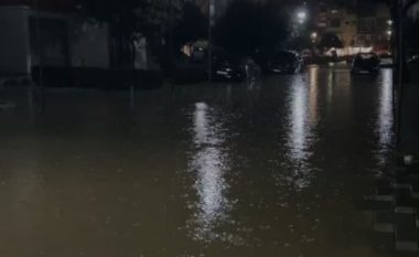 Reshjet e dendura të shiut shkaktojnë përmbytje në Lezhë, njerëzit bllokohen në banesa