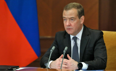 Medvedev: Urdhër-arresti kundër Putinit do të ketë pasoja “monstruoze”
