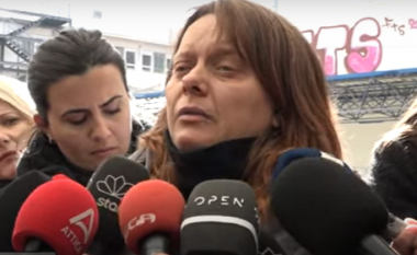 Tragjedia në Greqi, nëna e shqiptarit të zhdukur: Nuk po gjej djalin tim, nëse diksuh e ka parë…