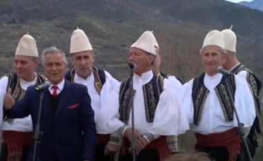 Grupi polifonik i dedikon këngë Ramës: Kryeministri i Shqipërisë si dhuratë e perëndisë (VIDEO)