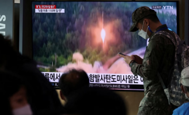 Koreja e Veriut: Lëshimi i raketës kishte qëllim të “trembte armiqtë”