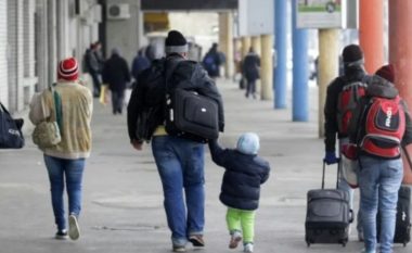 EuObserver: 83% e qytetarëve duan të largohen nga Shqipëria pasi jetesa është shumë e shtrenjtë dhe e rrezikshme