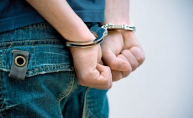 “Më vodhën celularin”, arrestohet 24-vjeçari në Tiranë që mashtroi policinë, telefonin e kishte shitur