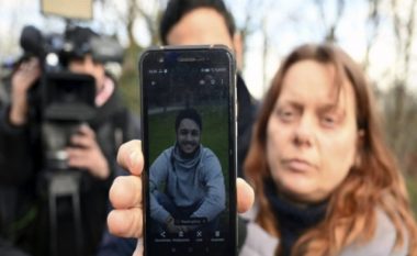 Nëna e shqiptarit të zhdukur nga tragjedia në Greqi: Më ndihmoni, muajin tjetër do festonte ditëlindjen