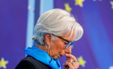 Udhëheqësit e BE-së minimizojnë rreziqet bankare ndërsa ekonomia dobësohet