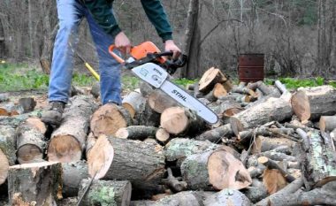 E rëndë/ Shkoi për të prerë dru në mal, vdes 42-vjeçari në Berat