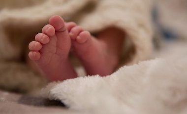 E rëndë në Kosovë, foshnja 5 muajshe ndërron jetë në spital, policia po e heton si vdekje të dyshimtë