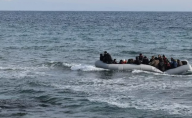Fundoset varka me emigrantë në Mesdhe, 34 persona të zhdukur