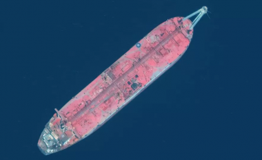Qëndron prej vitesh në birgjet e Jemenit, OKB blen anijen gjigante me 1.14m fuçi naftë me qëllim shmangien e një katastrofe mjedisore