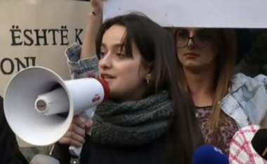 Albeu: Protesta kundër vrasjes së grave në Tiranë, protestuesi: Më kanë vrarë motrën, gjyqtari e liroi