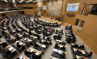 Parlamenti i Suedisë miraton zyrtarisht anëtarësimin në NATO, por disa nga anëtarët e aleancës mbeten hezitues